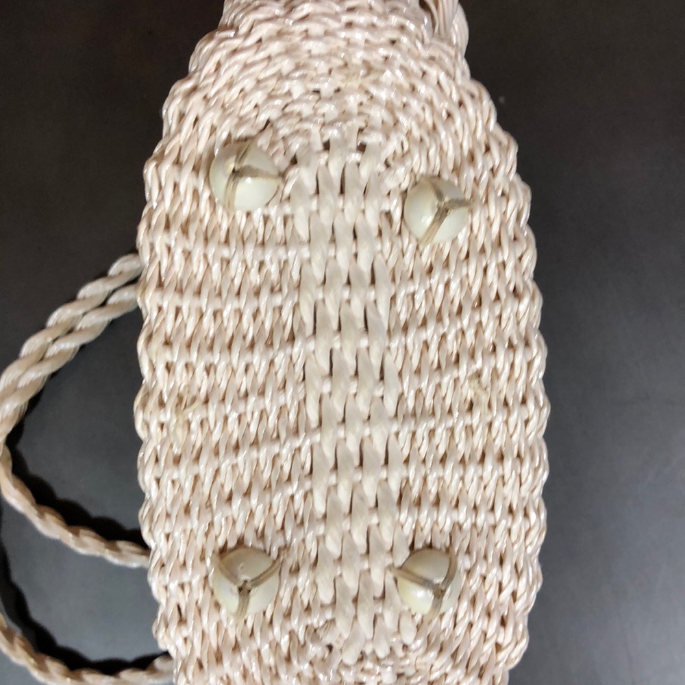 Beautiful Vintage Wicker/Shell Purse - Picture 3 of 7